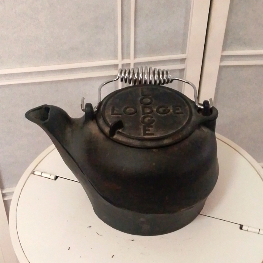 Very Rare Vintage Lodge Cast Iron Tea Kettle Humidifier